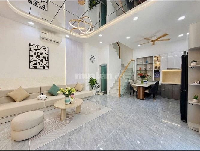 Nhà nở hậu đường Hồ Biểu Chánh, Phú Nhuận. Giao Huỳnh Văn Bánh