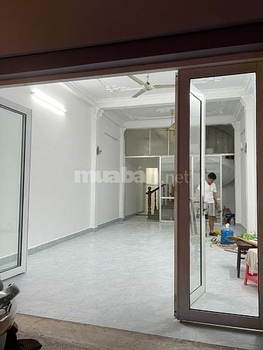 CHO THUÊ NHÀ NGUYÊN CĂN MẶT TIỀN HẺM XE TẢI 496 DƯƠNG QUẢNG HÀM