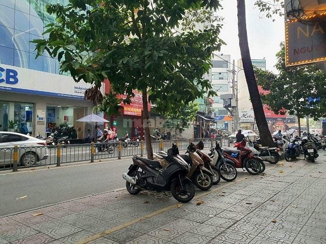MT 2xx Trần Quang Khải, Quận 1. DT 4,2×15m, 5 tầng, giá bán 28 tỷ