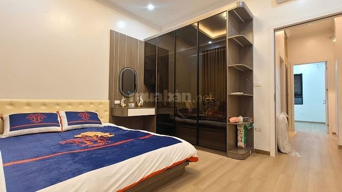 Thái Hà, mới kính koong, sổ vuông, ngõ rộng, gần phố, thang máy êm