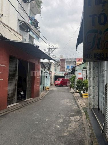 Nhà 1 lầu xe hơi đỗ cửa ngay chợ Tân Trụ gần Trường Chinh - nhà ga T3 