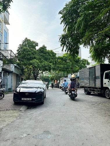 Phố Trung Kính to, phân lô, vỉa hè 2 bên đường, ô tô tránh, dừng đỗ,
