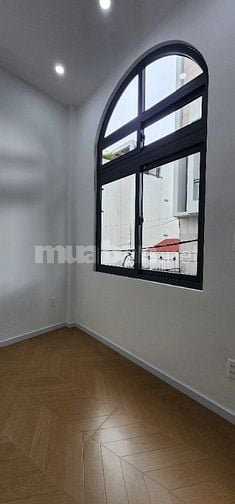 Nhà xây mới 2 tầng, hẻm xe hơi.
