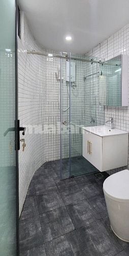 Nhà xây mới 2 tầng, hẻm xe hơi.