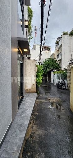 Nhà xây mới 2 tầng, hẻm xe hơi.