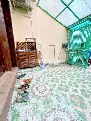 Cho thuê nhà nguyên căn 64m2 ( 4 x 16m ) , sân , 1 lầu , 2pN / 2WC 
