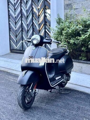 Vespa Super GTS 150cc 3vie đen mờ