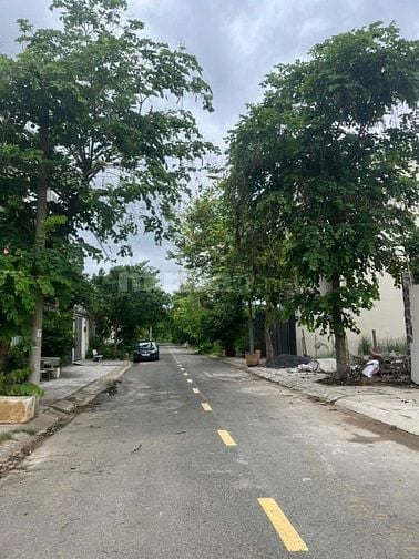 Cho thuê nhà nguyên căn , mặt đường nội khu 12m 