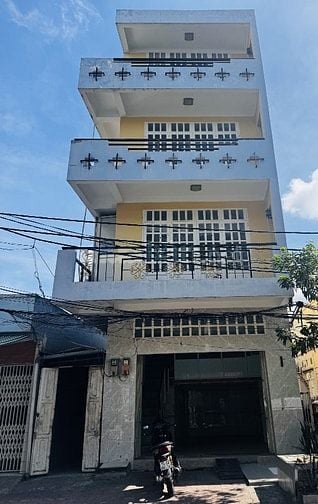 BÁN NHÀ MẶT TIỀN - GIẢM SỐC 2 TỶ, CHỈ CÒN 18.4 TỶ (còn bớt lộc)