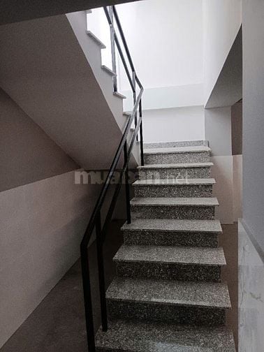 Cho thuê toà nhà CHDV Dương quảng hàm, Gò Vấp. Dtkv 200m2 Hầm 3 lầu TM
