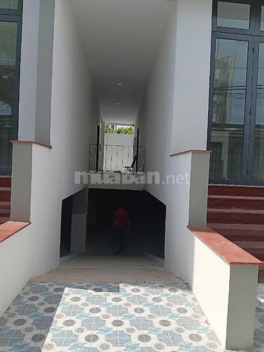 Cho thuê toà nhà CHDV Dương quảng hàm, Gò Vấp. Dtkv 200m2 Hầm 3 lầu TM