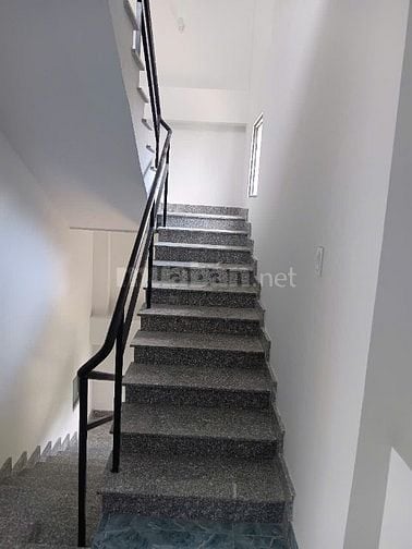 Cho thuê toà nhà CHDV Dương quảng hàm, Gò Vấp. Dtkv 200m2 Hầm 3 lầu TM