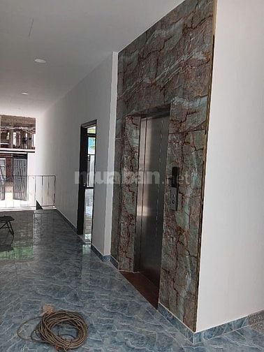 Cho thuê toà nhà CHDV Dương quảng hàm, Gò Vấp. Dtkv 200m2 Hầm 3 lầu TM