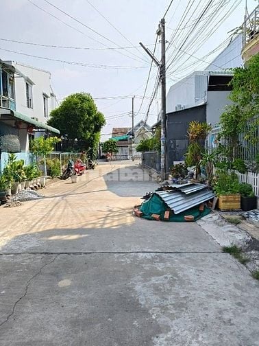 Bán gấp căn nhà ở ngay Đ . Trần Văn Chẫm , Củ Chi 100m2 SHR giá 750tr