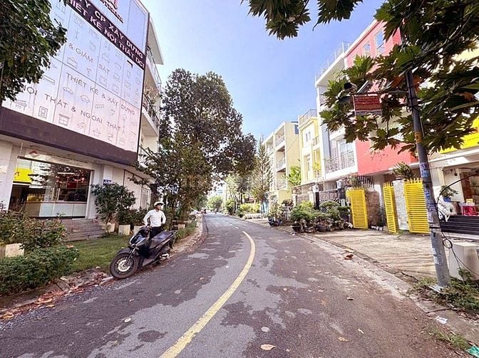 Bán nhà góc 2 mặt tiền Đỗ Pháp Thuận, An Phú, 165.4m², giá chỉ 38 tỷ
