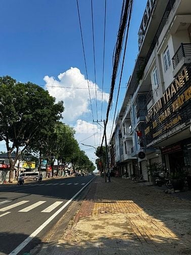 (Phát Mại) 5 căn nhà MT đường Lê Duẩn 556m2 - đối diện TT Hành Chính