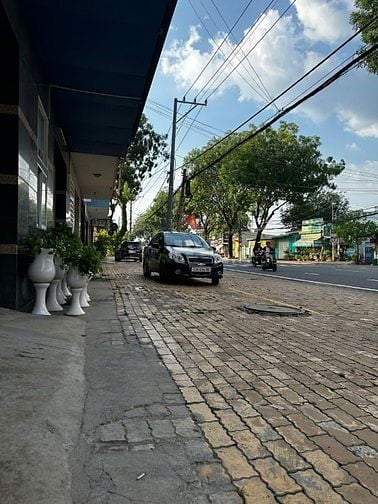 (Phát Mại) 5 căn nhà MT đường Lê Duẩn 556m2 - đối diện TT Hành Chính