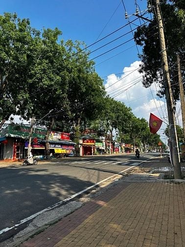 (Phát Mại) 5 căn nhà MT đường Lê Duẩn 556m2 - đối diện TT Hành Chính