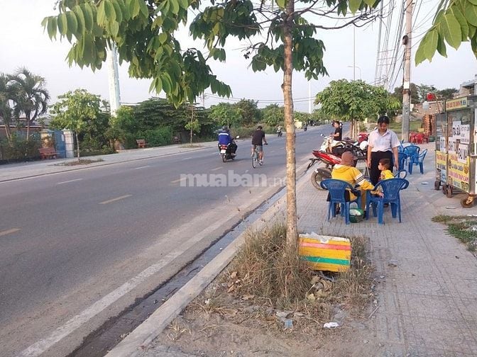 Cần bán gấp lô đất, tặng cái xưởng đang cho thuê. Xưởng diện tích 9,5m
