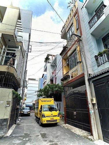 bán gấp căn nhà ngay phạm văn đồng gần đại học ngân hàng kha vạn cân 