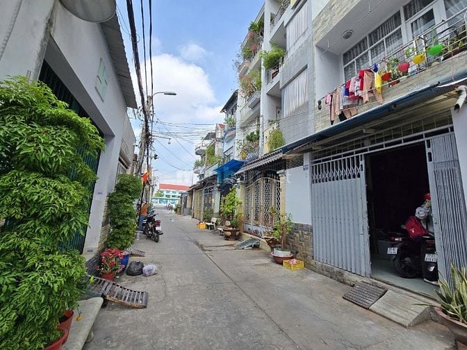 Nhà căn đôi 8x16m - Hẻm thông ô tô 753 Tỉnh Lộ 10 ra Tên Lửa mới