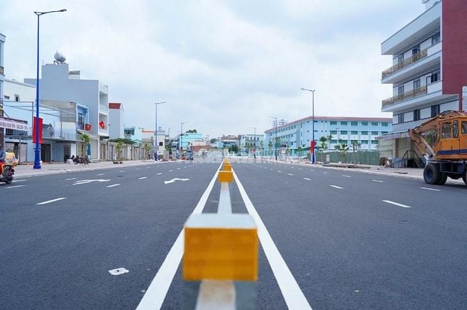 Nhà căn đôi 8x16m - Hẻm thông ô tô 753 Tỉnh Lộ 10 ra Tên Lửa mới