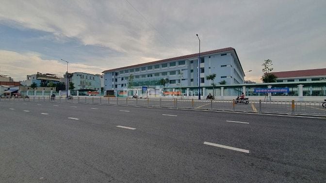 Nhà căn đôi 8x16m - Hẻm thông ô tô 753 Tỉnh Lộ 10 ra Tên Lửa mới