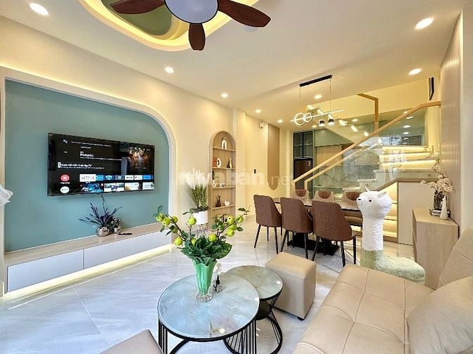 💥Gần HXH Thích Quãng Đức, P5, Phú Nhuận, DT: 3,9m * 11m, nở hậu 5,3m