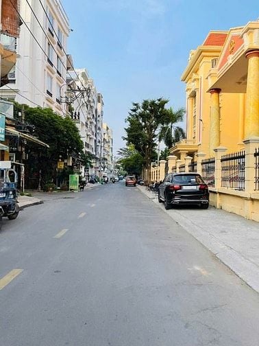 Đất Xây CHDV, Tòa Nhà Văn Phòng 8x35(288m2) Đường 10m Dương Quảng Hàm