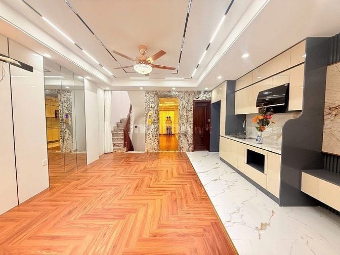 Trần Duy Hưng, đối diện Charmvit Tower, 6 tầng thang máy mới, ở luôn