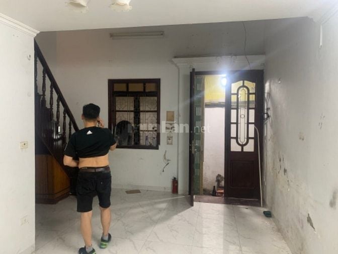 Cho thuê nhà Ngõ Phố Hàng Bạc, 35m2 x 3T