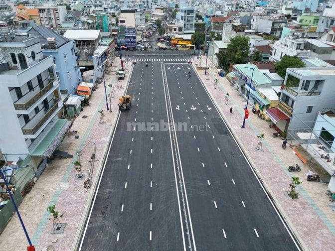 Nhà căn đôi 8x16m - Hẻm thông ô tô 753 Tỉnh Lộ 10 ra Tên Lửa mới