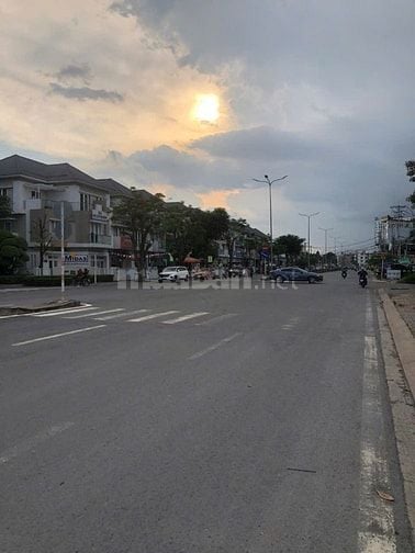 Nhà MT Liên Phường giá tốt- KV gần Global City