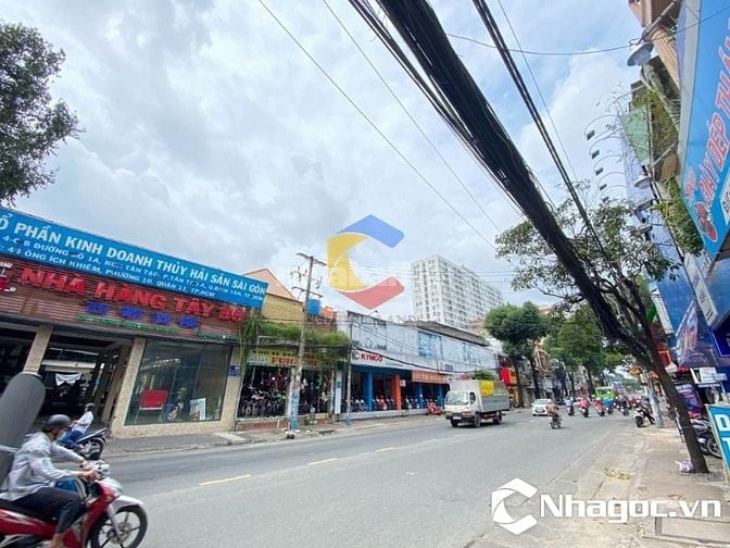 Nhỉnh 2000m2 DTSD!!! Cho Thuê Nhà Biệt Thự Mặt Tiền Quận 11 - 14x95m