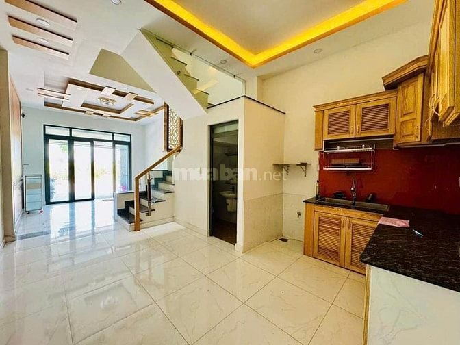 BÁN NHÀ 2 MẶT TIỀN . 3 TẦNG BTCT, ĐƯỜNG 10M, VĨA HÈ RỘNG