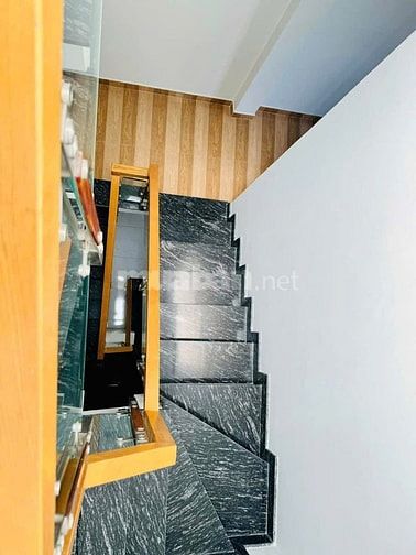 BÁN NHÀ 2 MẶT TIỀN . 3 TẦNG BTCT, ĐƯỜNG 10M, VĨA HÈ RỘNG
