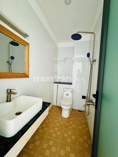 BÁN NHÀ 2 MẶT TIỀN . 3 TẦNG BTCT, ĐƯỜNG 10M, VĨA HÈ RỘNG