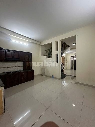 Cho thuê nhà HXH Võ Oanh nhà đang sơn sửa mới