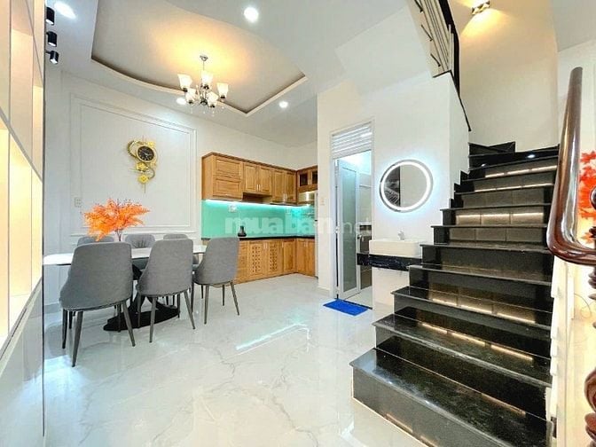 Quận 4 nhà 45m2 2tỷ350 Đoàn Văn Bơ P14. Sổ hồng riêng chính chủ.