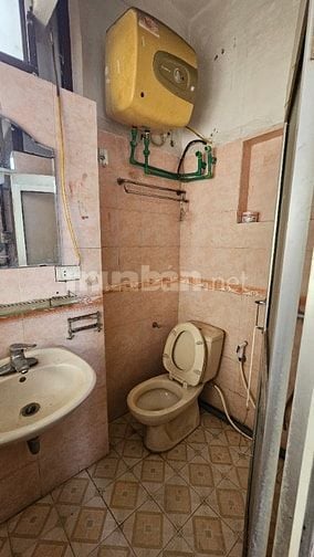 Bán căn hộ tập thể tầng 3 khu G2 mặt phố Thái Thịnh, đối diện bv châm 