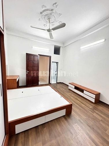 BÁN NHÀ TRUNG TÂM CẦU GIẤY – NGÕ CÁCH PHỐ CHỈ 5M