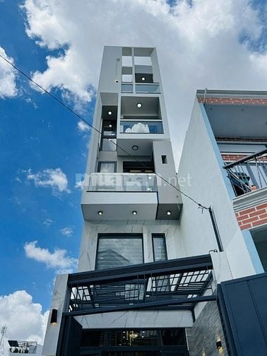 Bán nhà 4 tầng mặt tiền đường Nguyễn Duy Cung, DTXD: 204m2, chỉ 8 tỉ 3