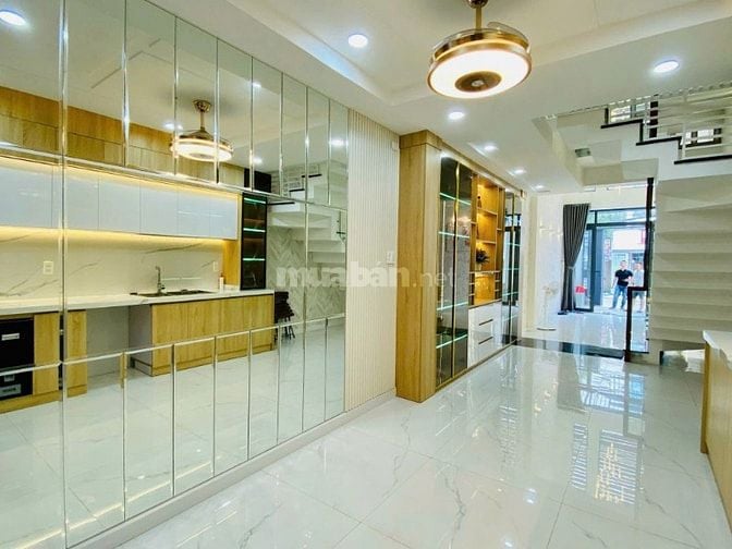 Bán nhà 4 tầng mặt tiền đường Nguyễn Duy Cung, DTXD: 204m2, chỉ 8 tỉ 3