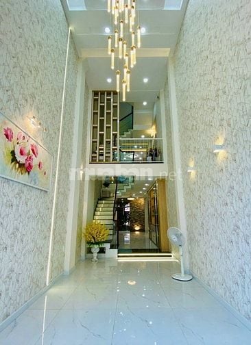 Bán nhà 4 tầng mặt tiền đường Nguyễn Duy Cung, DTXD: 204m2, chỉ 8 tỉ 3
