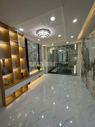 Bán nhà 4 tầng mặt tiền đường Nguyễn Duy Cung, DTXD: 204m2, chỉ 8 tỉ 3