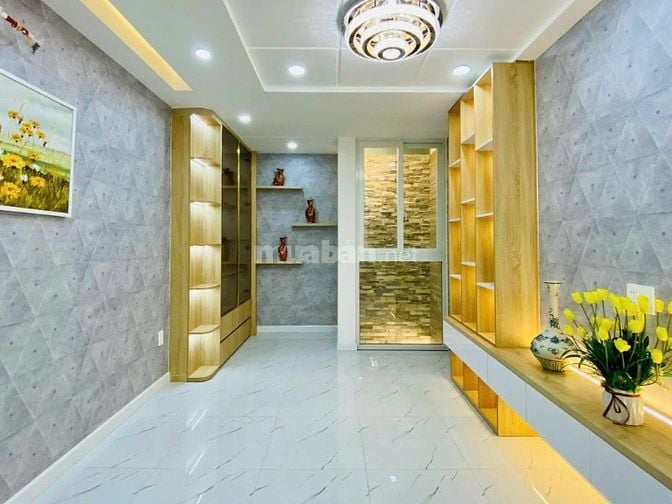 Bán nhà 4 tầng mặt tiền đường Nguyễn Duy Cung, DTXD: 204m2, chỉ 8 tỉ 3