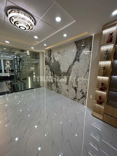 Bán nhà 4 tầng mặt tiền đường Nguyễn Duy Cung, DTXD: 204m2, chỉ 8 tỉ 3