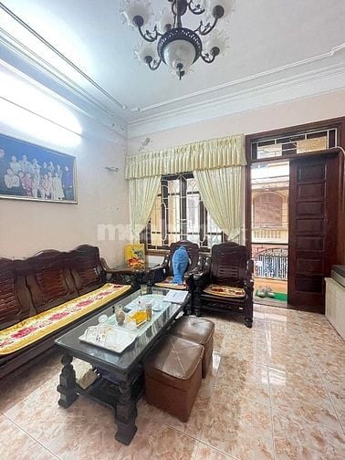 Bán nhà Lạc Long Quân, 64m2, ô tô tránh dừng đỗ, nhà dân xây, nguyên 