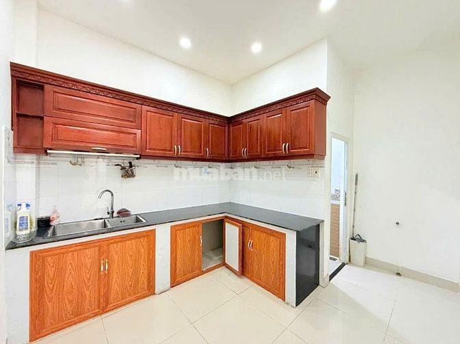 Cho thuê nhà nguyên căn, thoáng mát, trung tâm quận Bình Thạnh