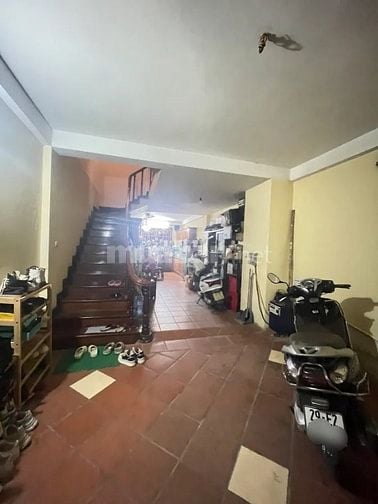 Bán nhà Lạc Long Quân, 64m2, ô tô tránh dừng đỗ, nhà dân xây, nguyên 